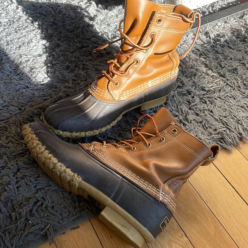 LL BEAN WOMANS SIZE 7 BROWN DUCK BOOT .